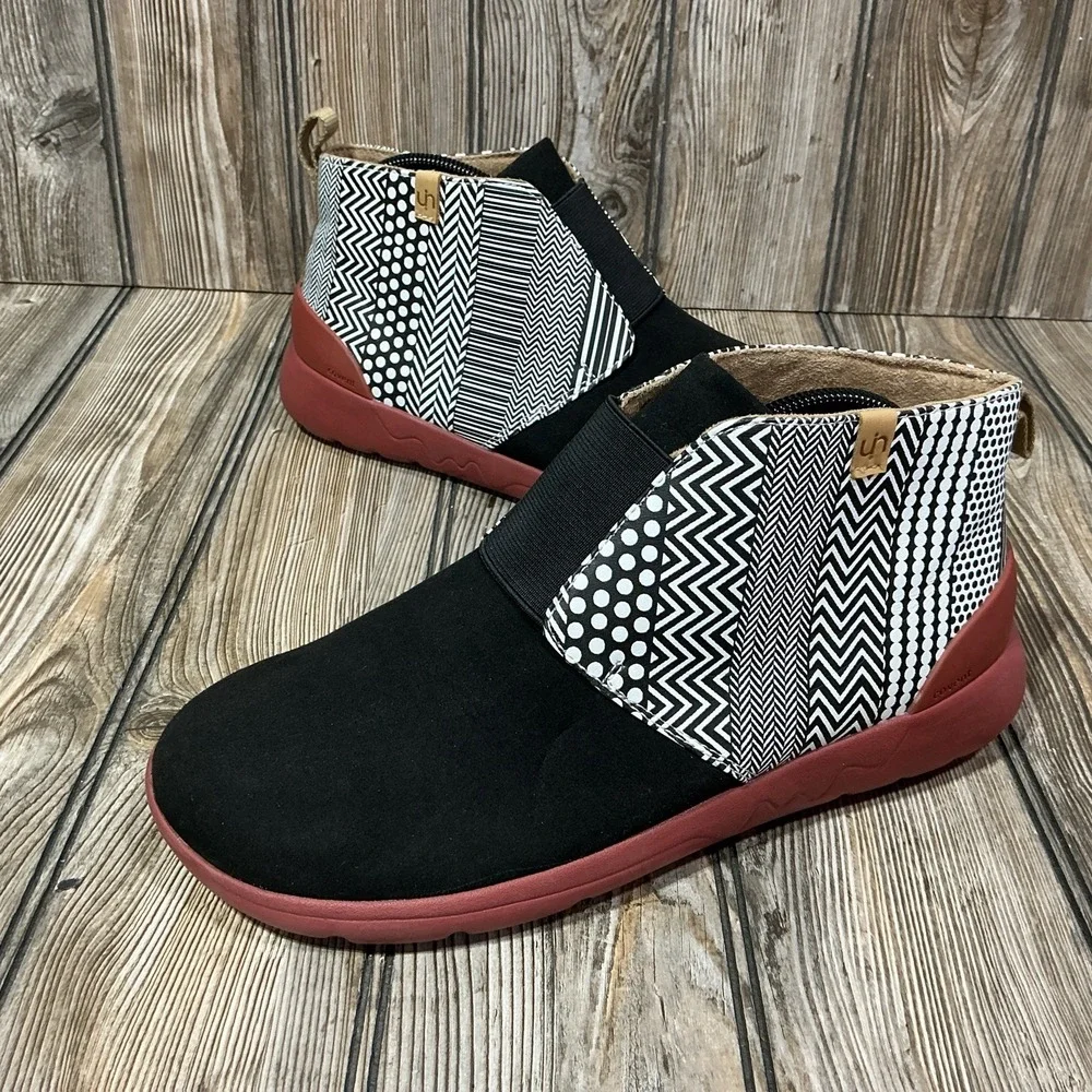 UIN rare boots
